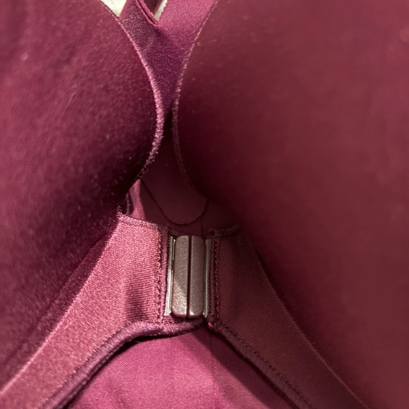 Victoria’s Secret Sports Bra 36DD - Picture 4 of 6